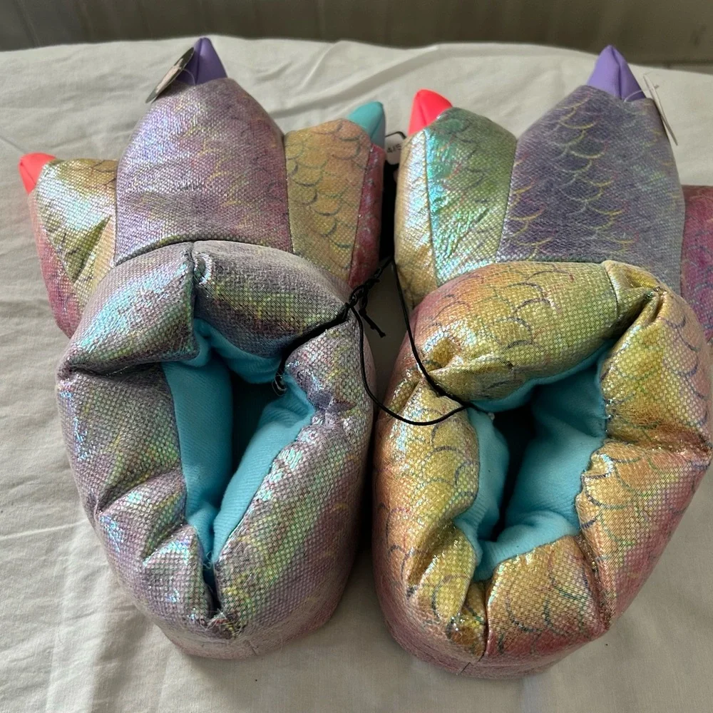 NWT Light-Up Mermaid Monster Claw Slippers-Big Girl Size 4/5